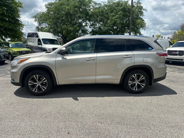 Used 2016 Toyota Highlander XLE AWD/4WD image 6