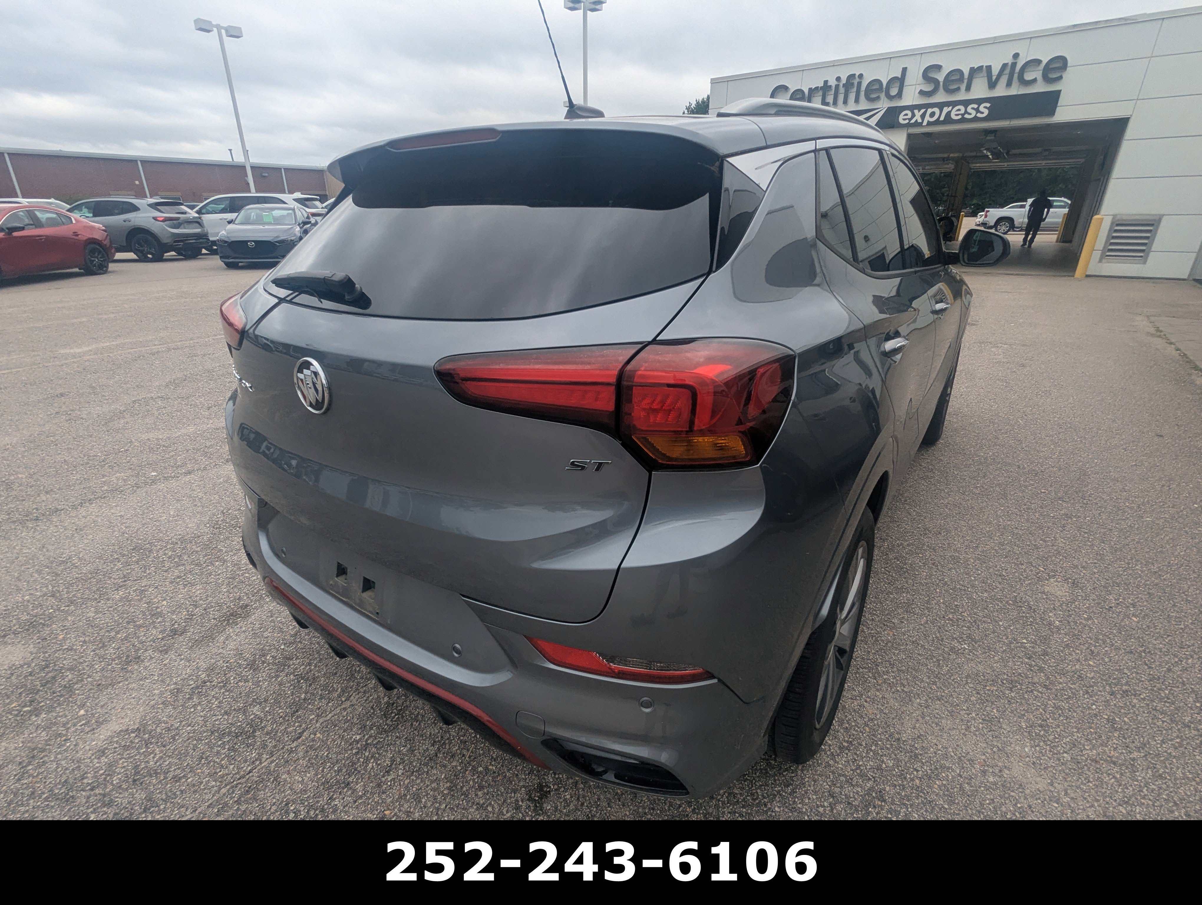 Used 2022 Buick Encore GX Essence w/ Advanced Technology Package FWD image 3