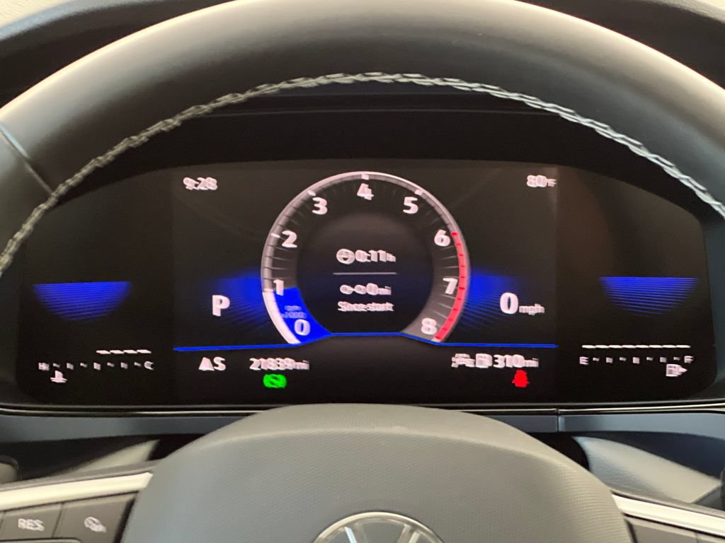 Used 2023 Volkswagen Taos SE w/ Panoramic Sunroof Package FWD image 17