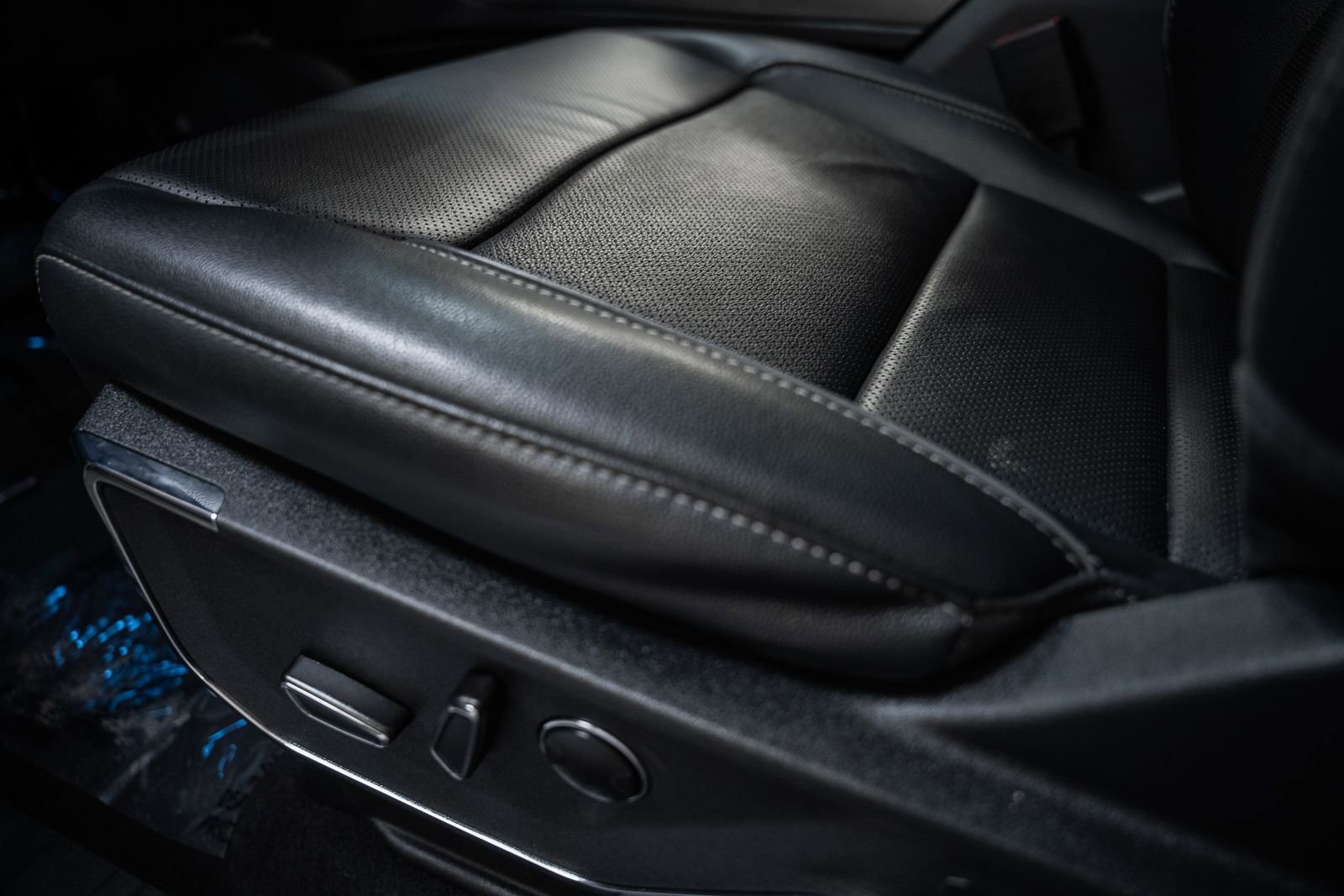 Used 2023 Ford F150 Lariat w/ Equipment Group 502A High image 38