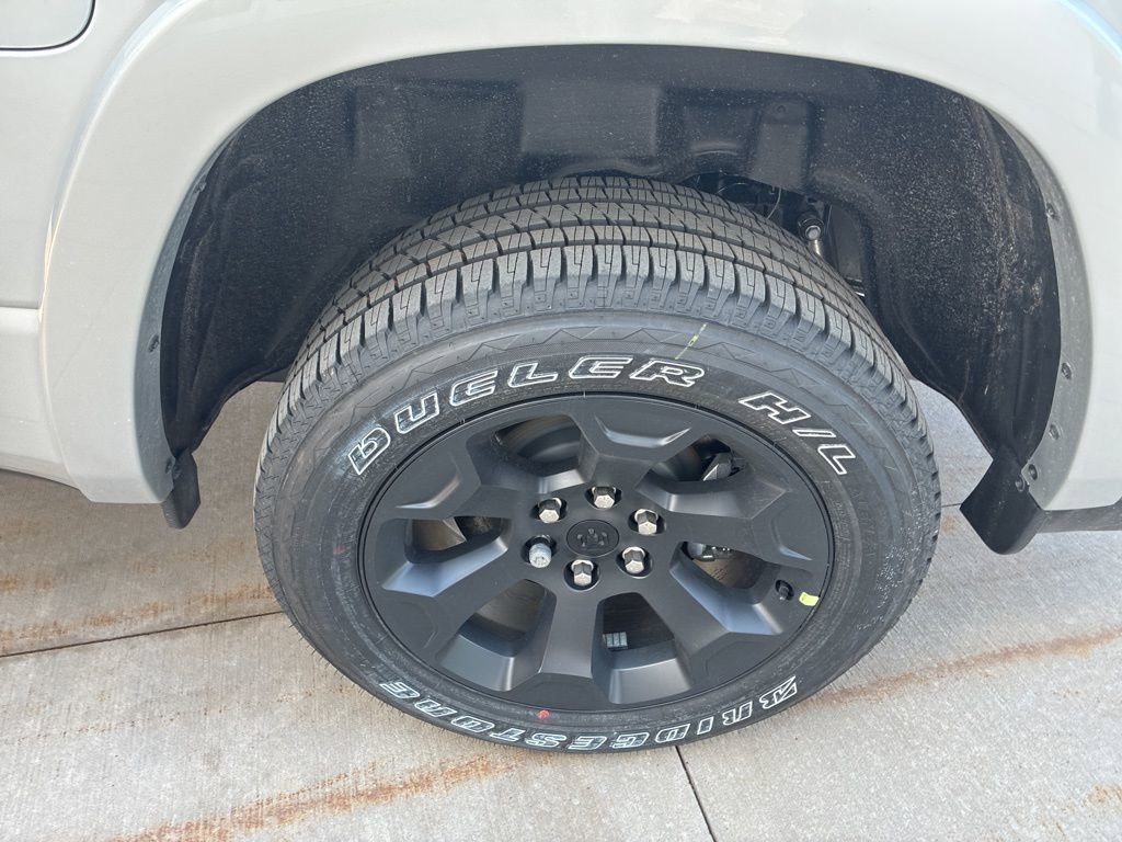 New 2026 RAM 1500 4x4 Crew Cab image 15