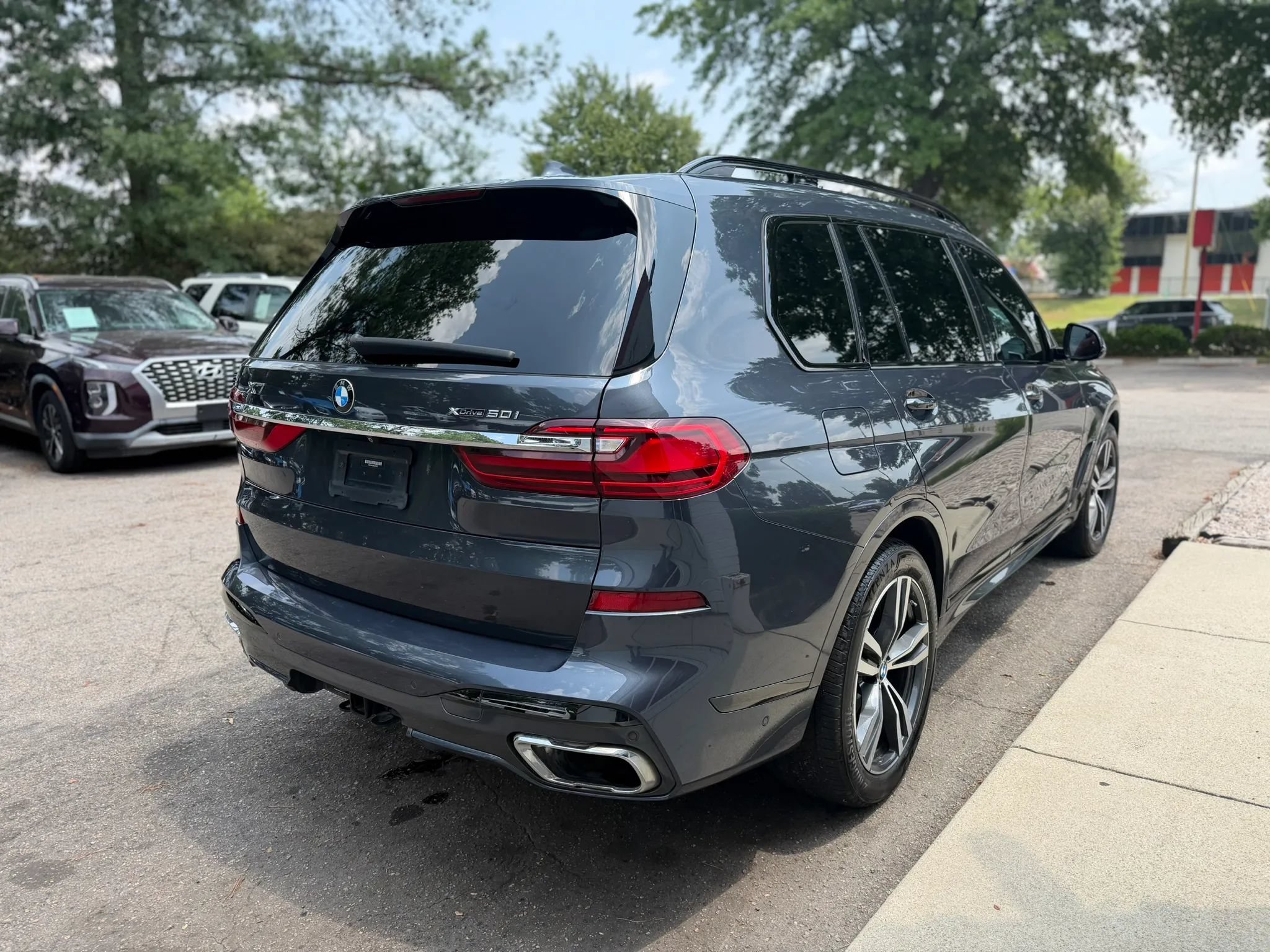 Used 2019 BMW X7 xDrive50i w/ Dynamic Handling Package AWD/4WD image 5