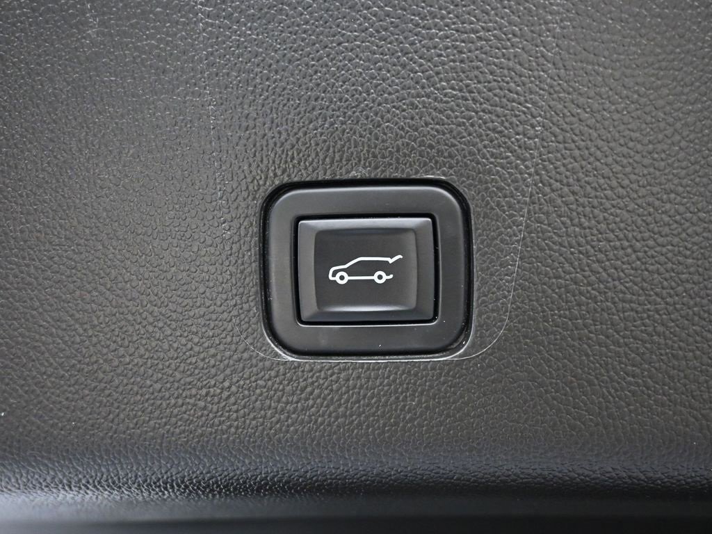 Used 2023 Chevrolet Traverse LT w/ LPO, Floor Liner Package image 14