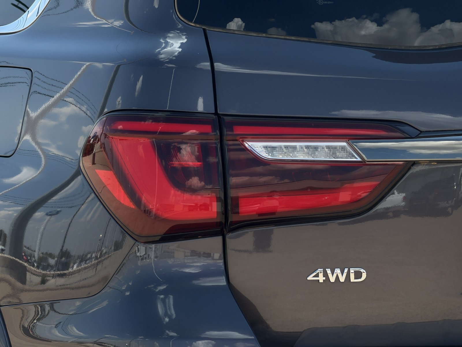 Used 2023 INFINITI QX80 Premium Select w/ Cargo Package AWD/4WD image 11