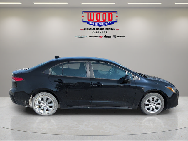 Used 2023 Toyota Corolla LE FWD image 2