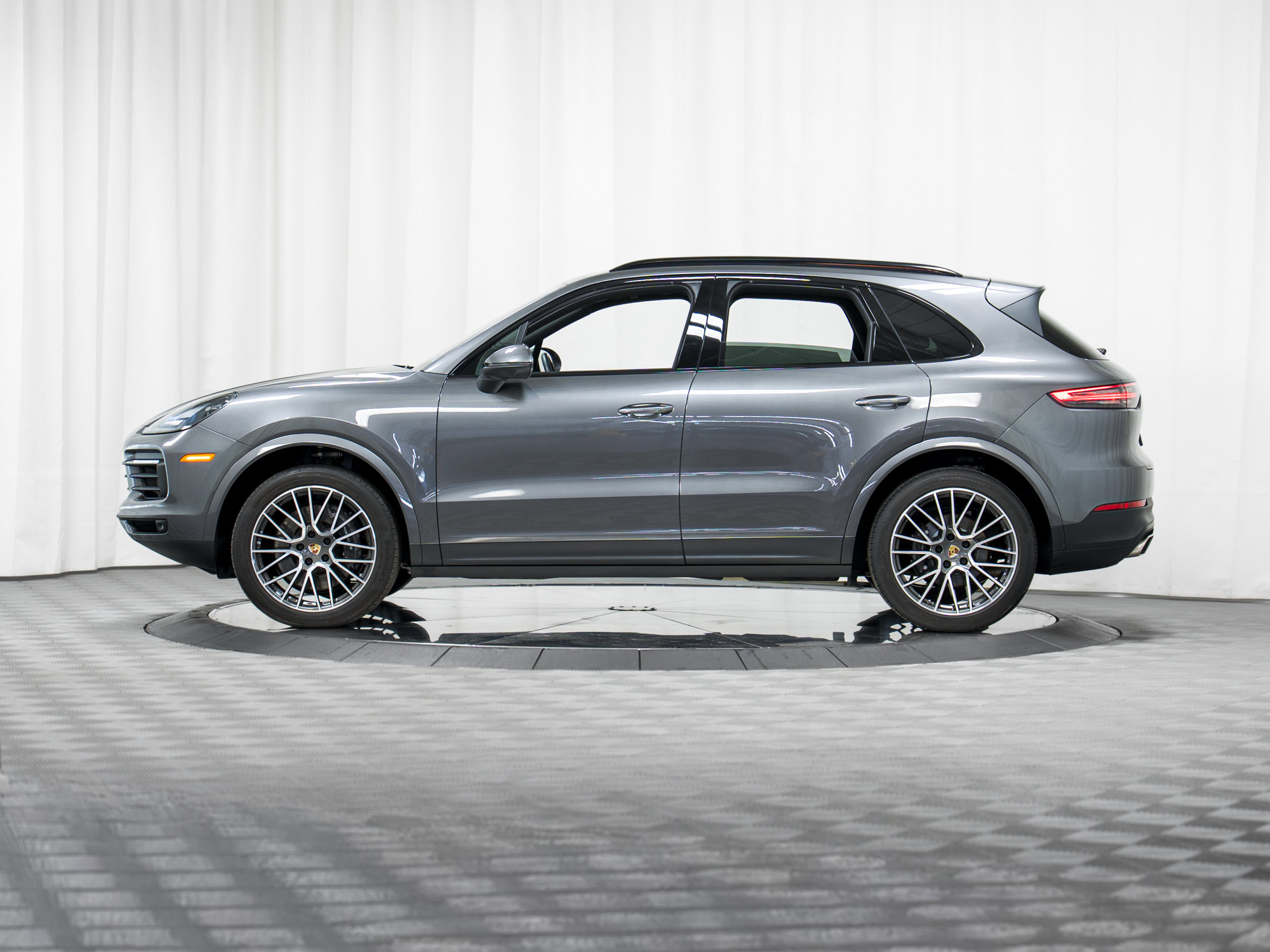 Certified 2023 Porsche Cayenne image 30