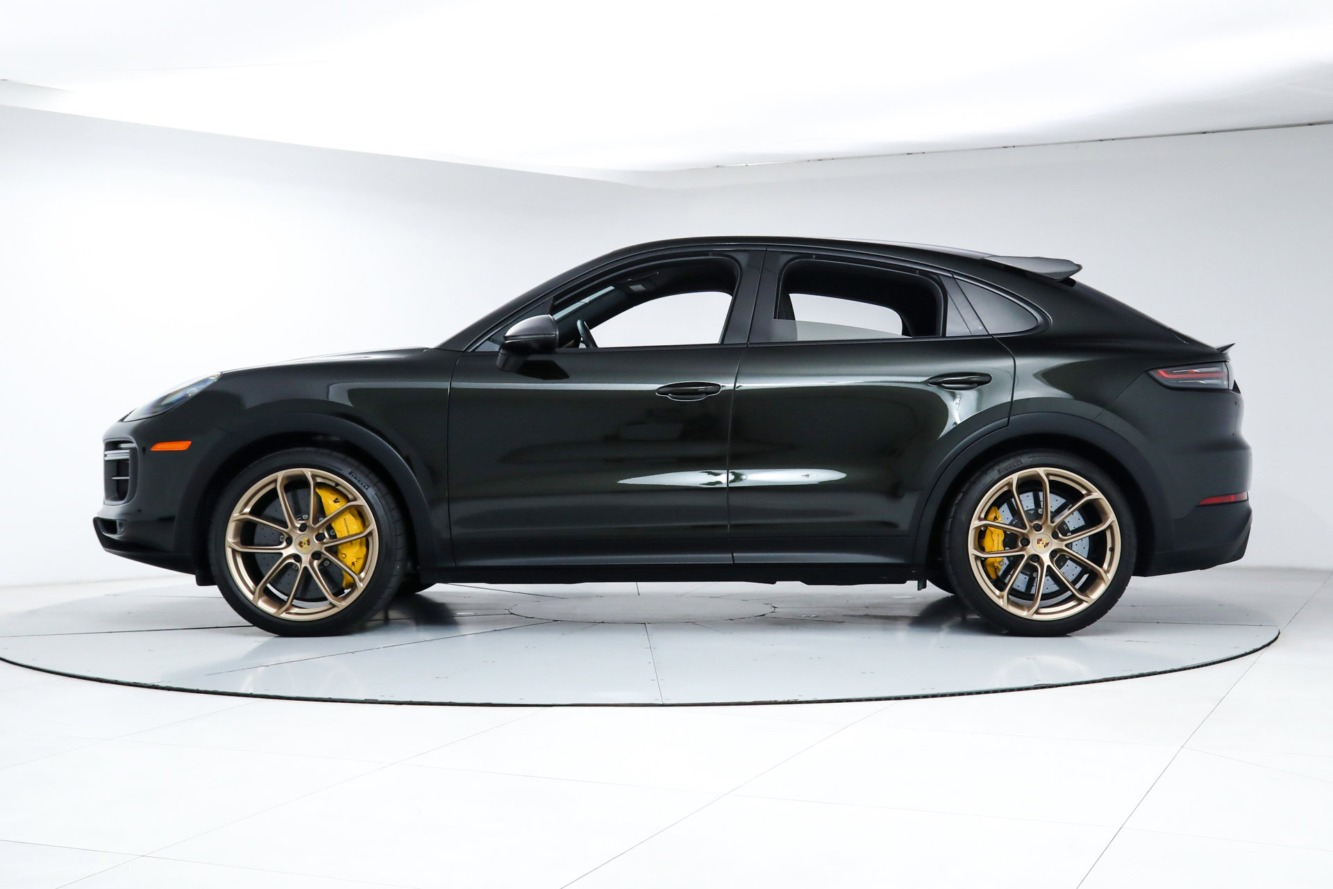 Used 2022 Porsche Cayenne Turbo GT image 2