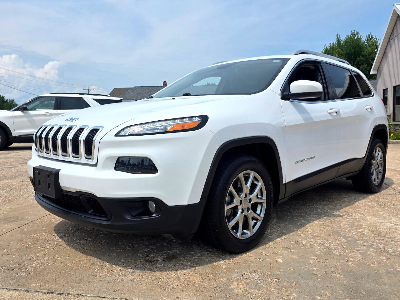 Used 2018 Jeep Cherokee Latitude Plus image 2