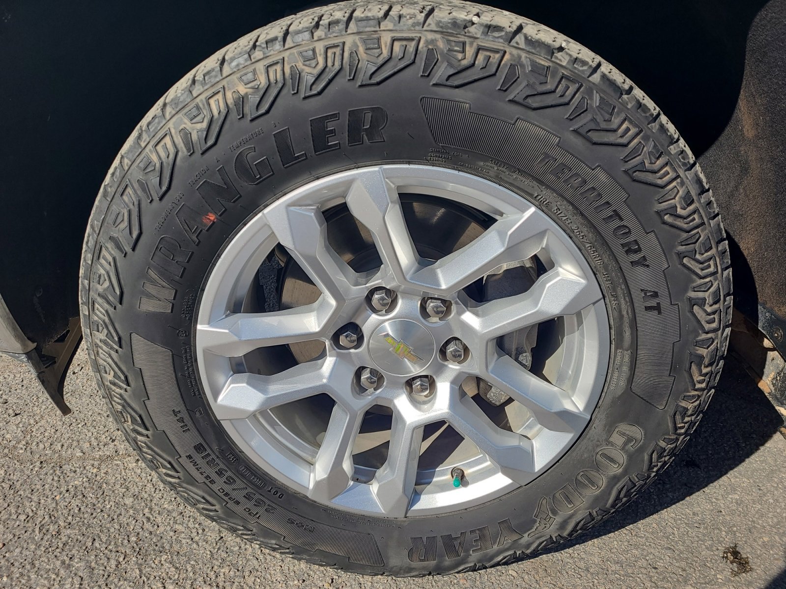 Used 2024 Chevrolet Silverado 1500 LT w/ Z71 Off-Road Package image 11