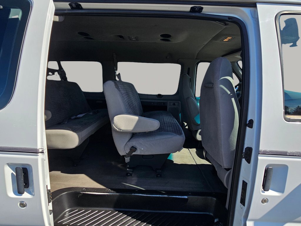 Used 2001 Ford E-350 and Econoline 350 Club Wagon image 21