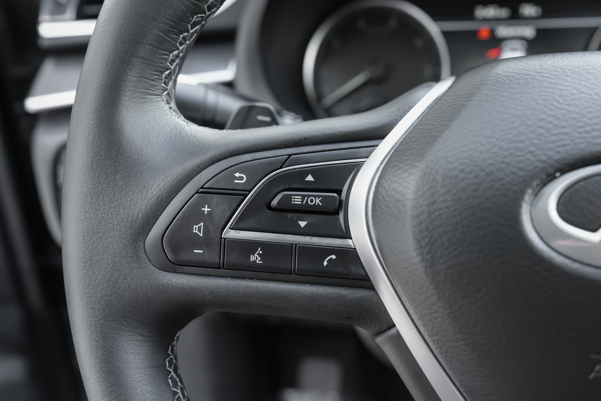 Used 2025 INFINITI QX55 Luxe w/ Accent Package image 13