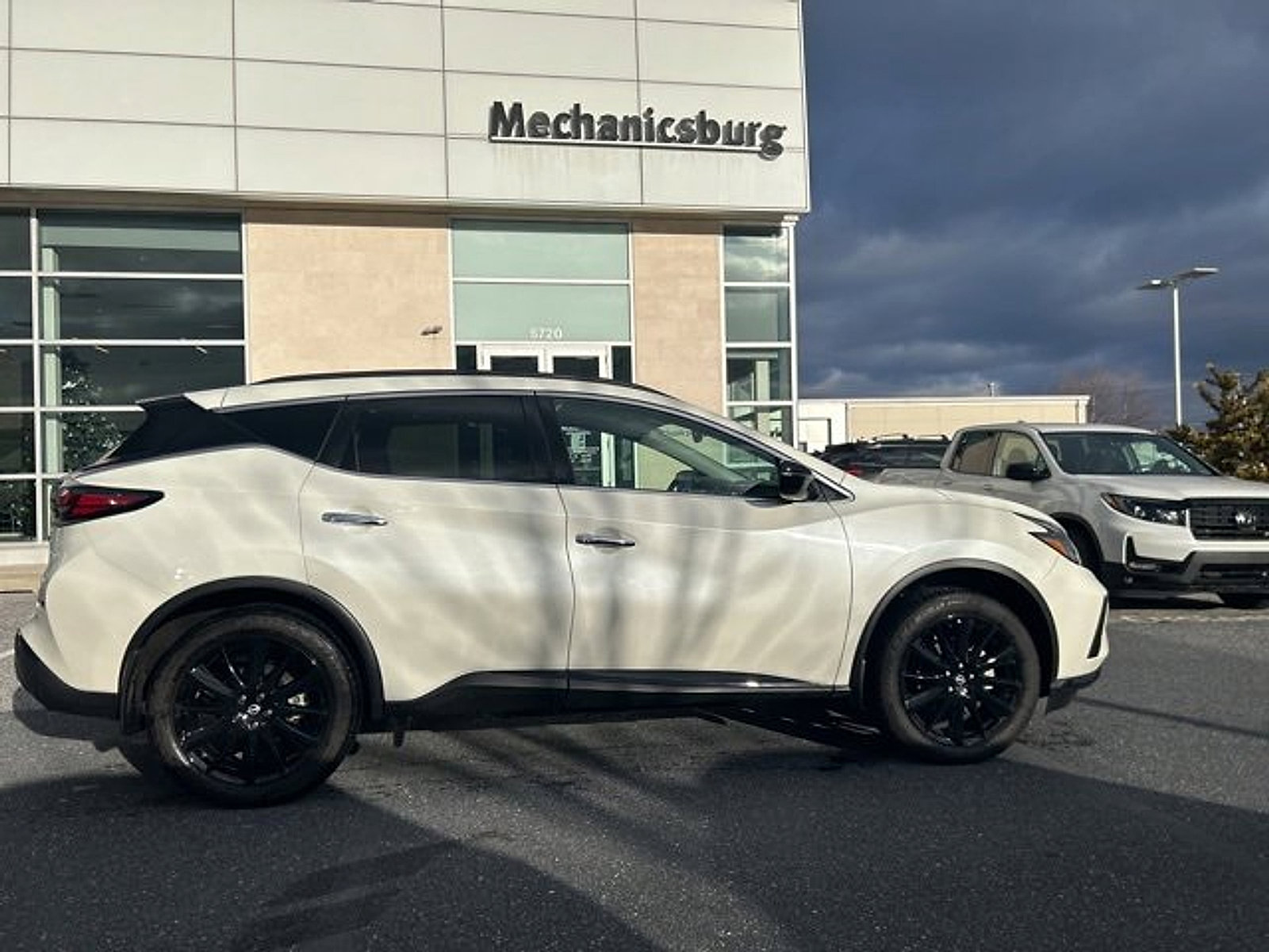 Used 2024 Nissan Murano SV w/ SV Midnight Edition Package image 8