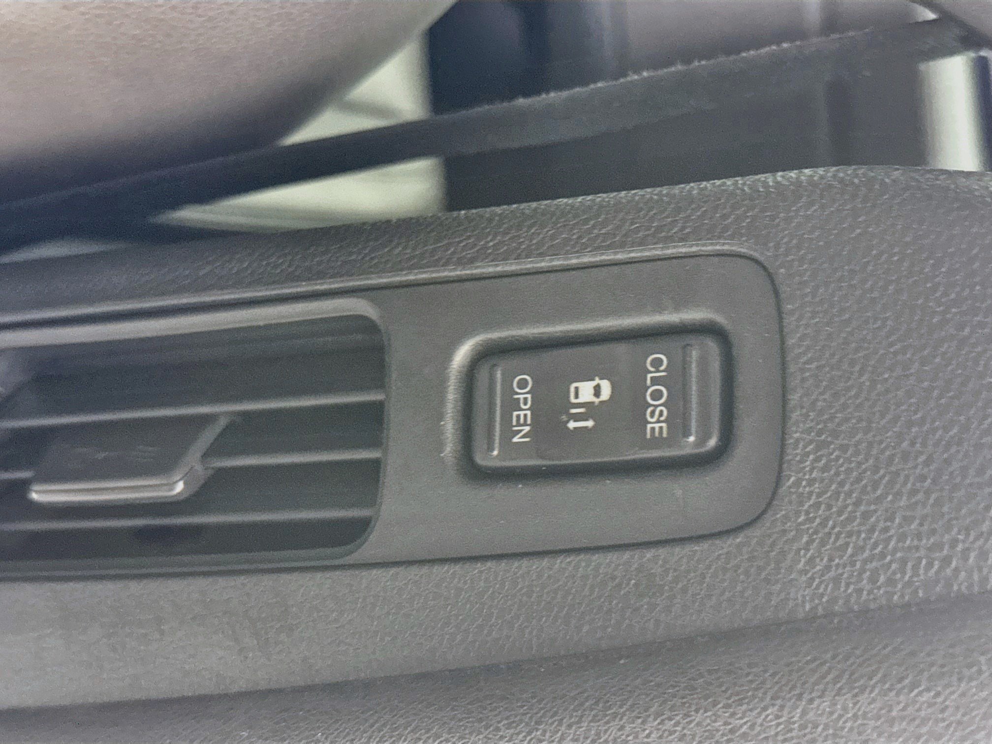 Used 2018 Honda Odyssey Elite image 40