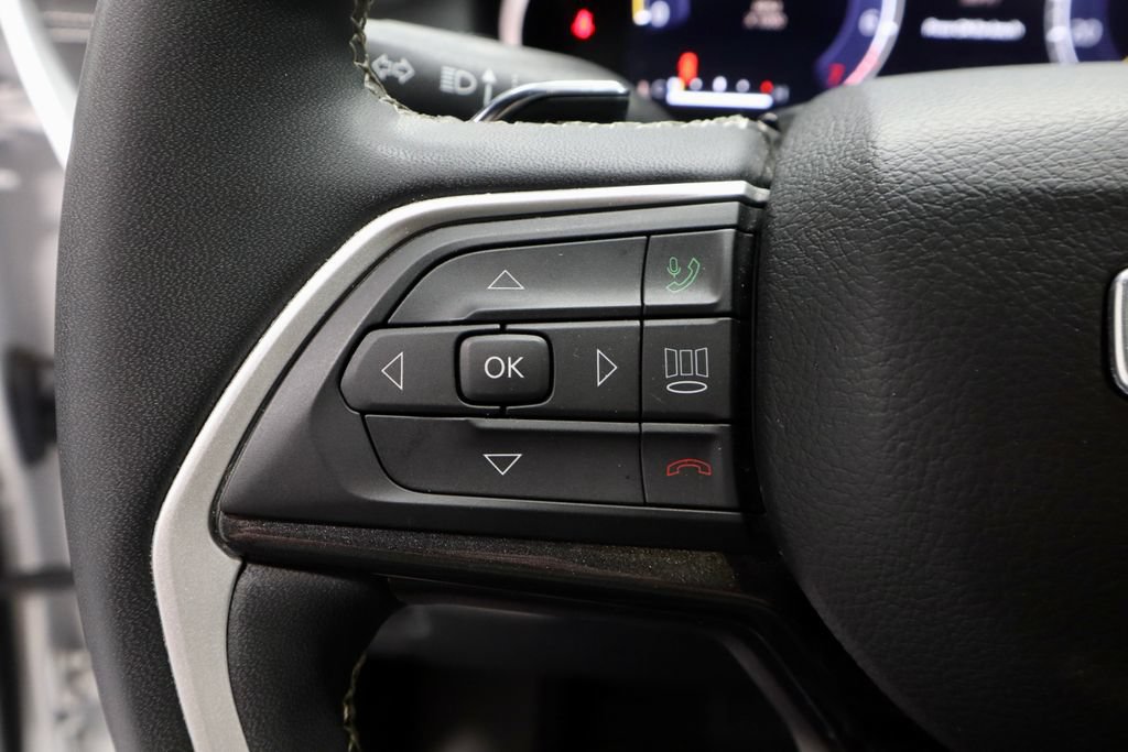 Used 2023 Jeep Grand Cherokee Altitude AWD/4WD image 28