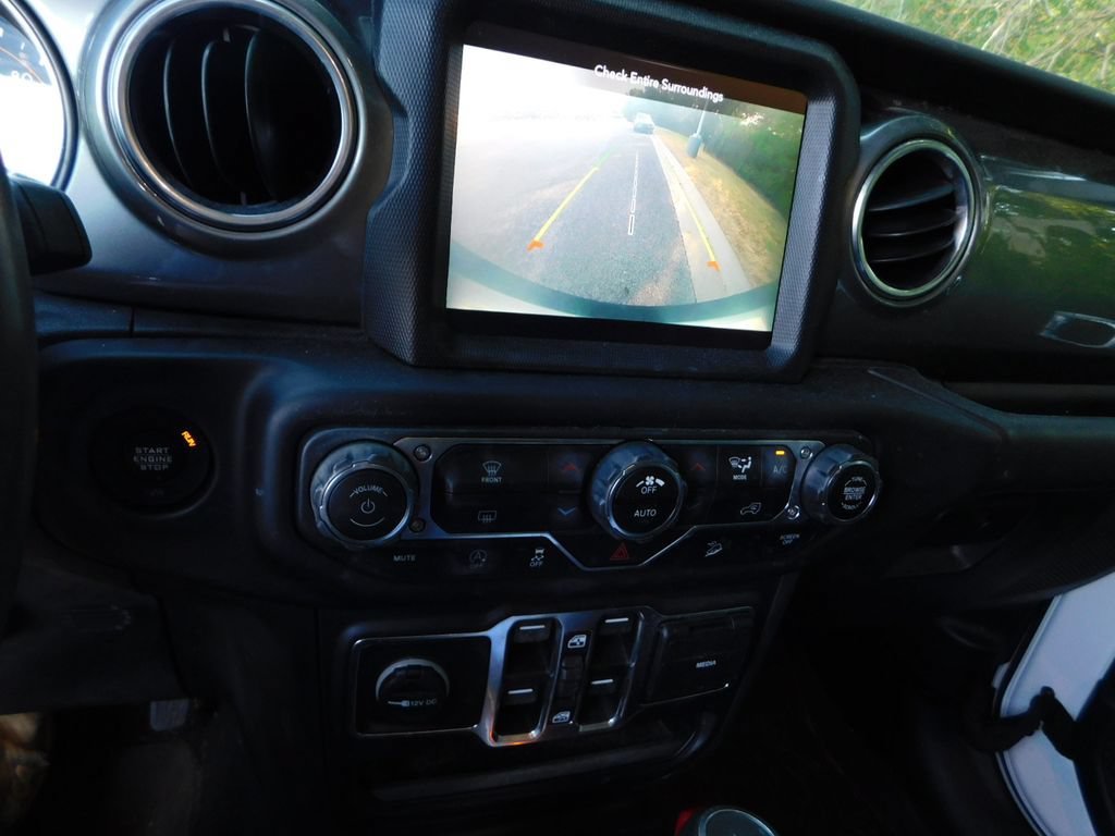 Used 2019 Jeep Wrangler Unlimited Sahara AWD/4WD image 10