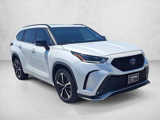 Used 2022 Toyota Highlander XSE FWD image 3