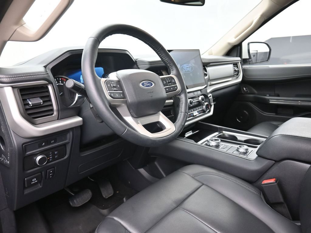 Used 2022 Ford Expedition XLT image 18