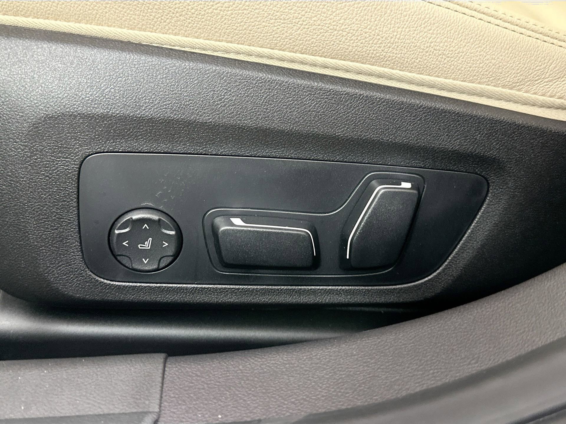 New 2026 BMW 330i xDrive Sedan w/ Premium Package image 18