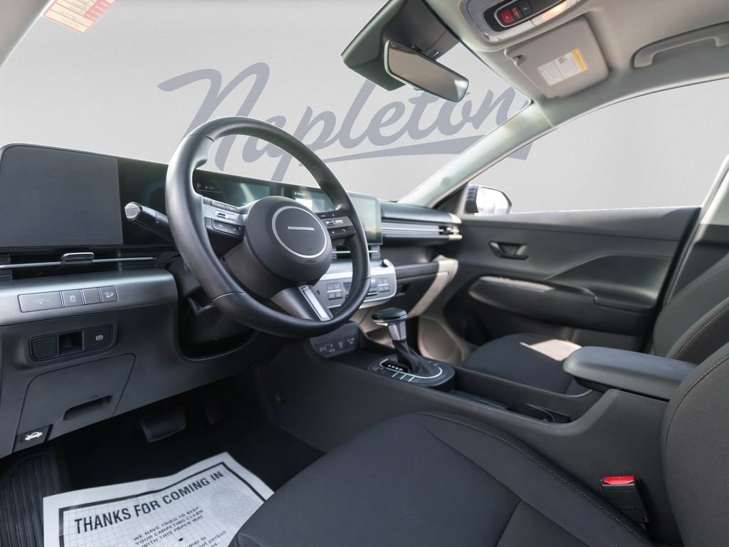 Used 2025 Hyundai Kona SEL FWD image 4
