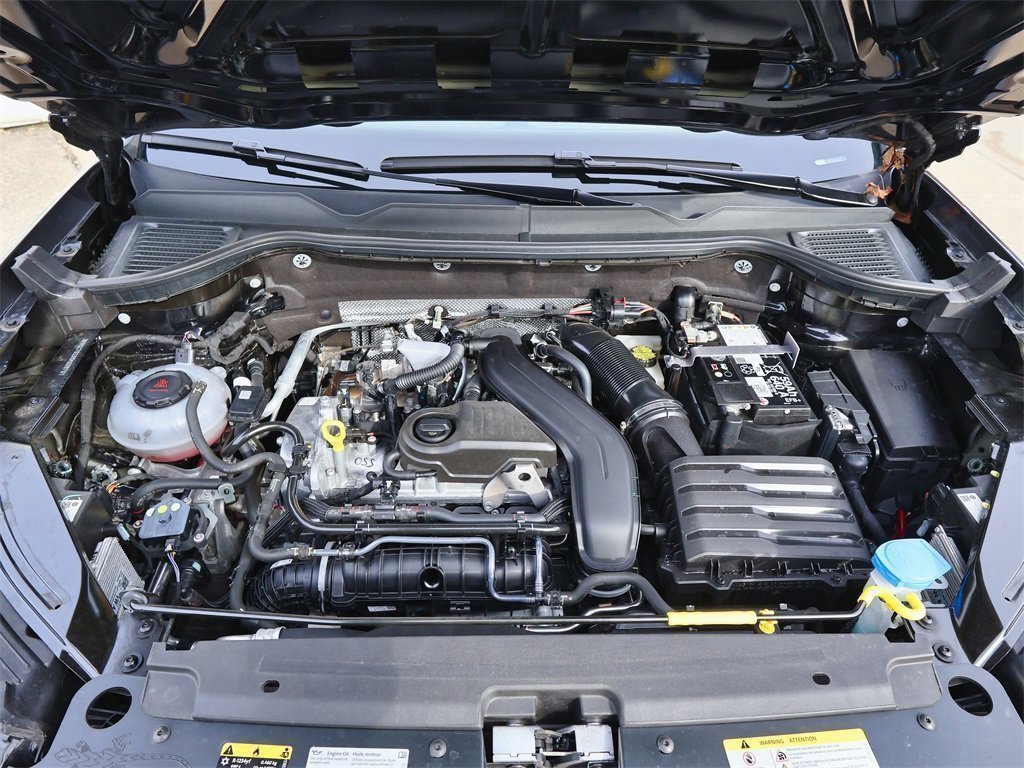 Certified 2025 Volkswagen Taos SE image 30