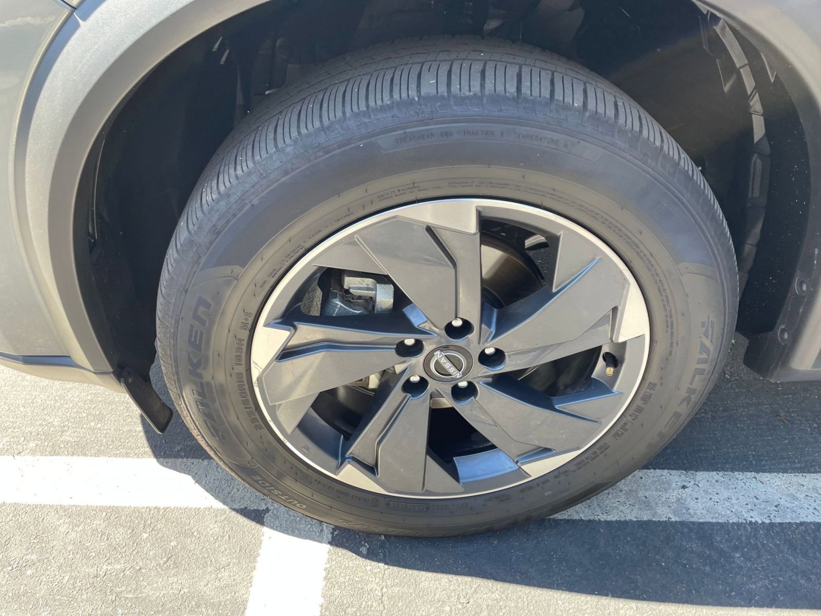 Used 2025 Nissan Rogue SV image 32