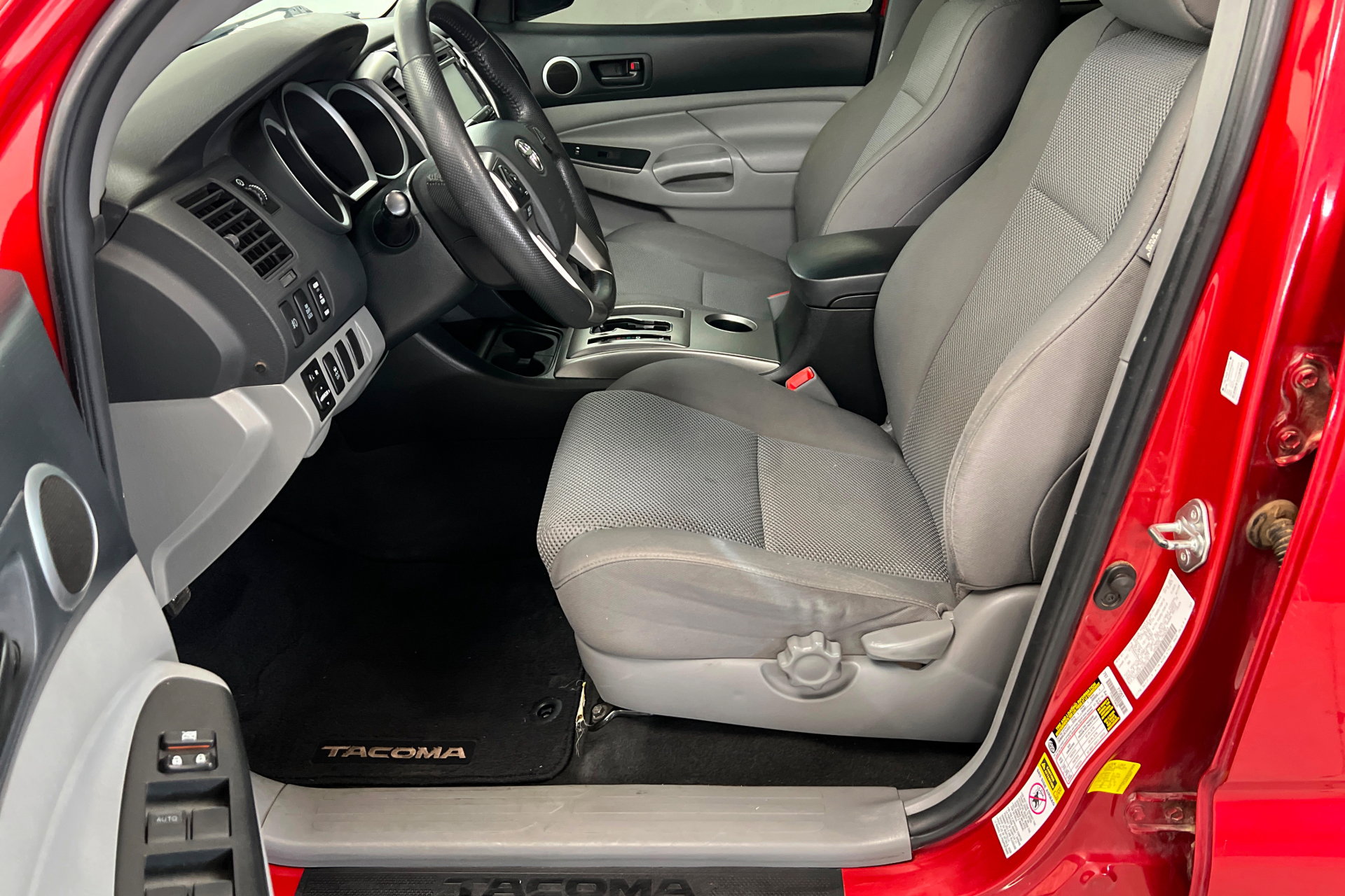 Used 2015 Toyota Tacoma PreRunner w/ TRD Off-Road Package RWD image 18