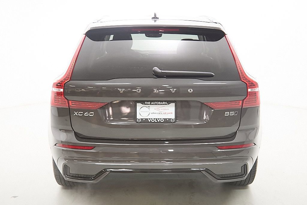 Certified 2023 Volvo XC60 B5 Plus w/ Climate Package image 8