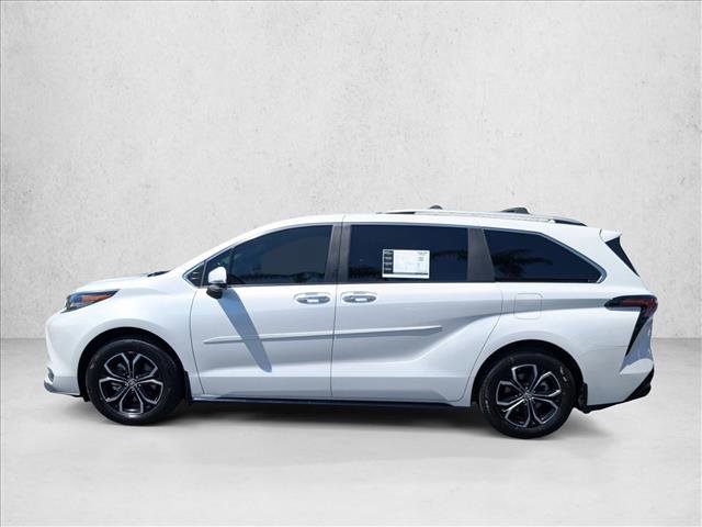 Used 2025 Toyota Sienna Platinum AWD/4WD image 9