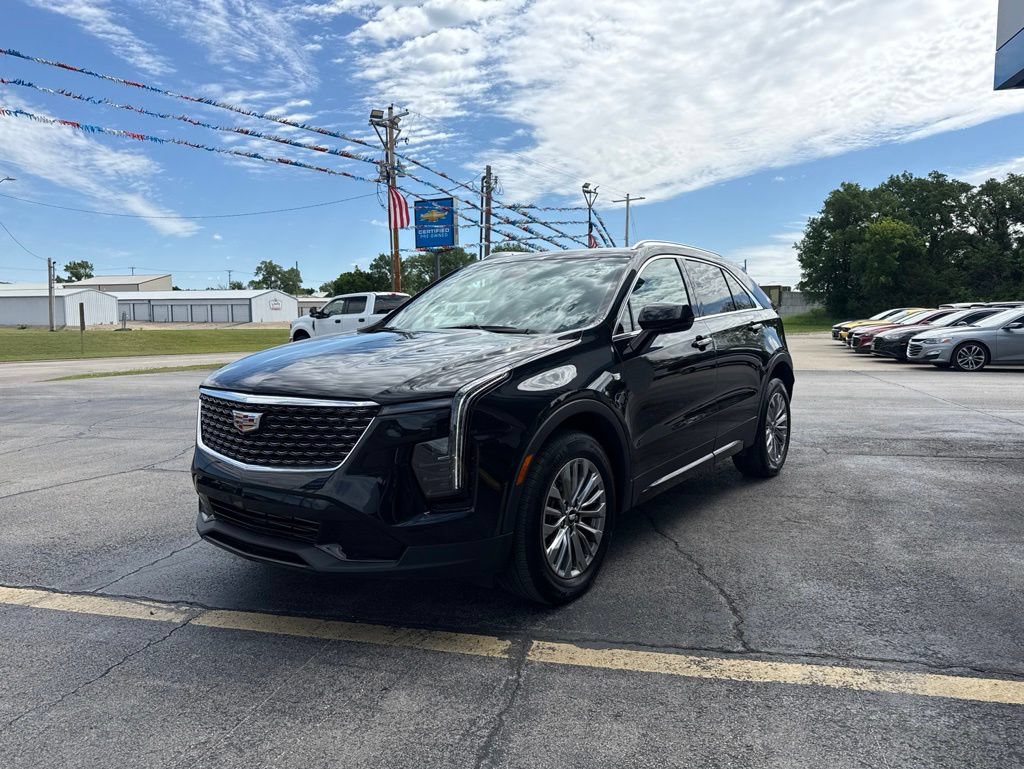 Used 2024 Cadillac XT4 Premium Luxury w/ Cold Weather Package AWD/4WD image 9