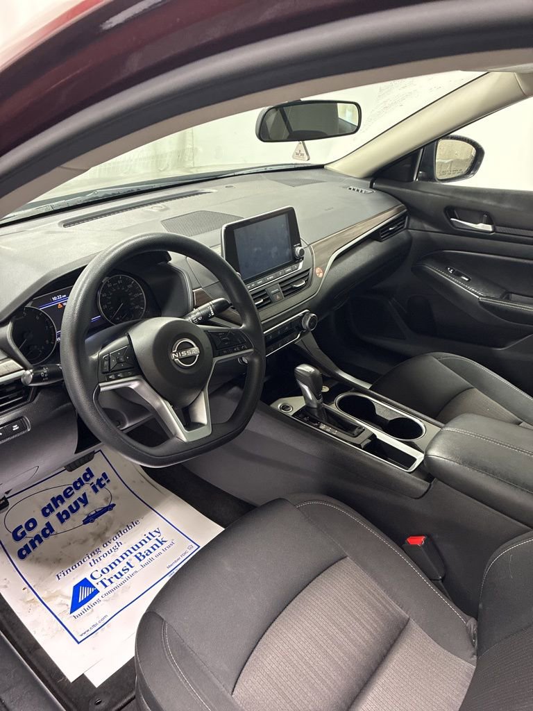 Used 2024 Nissan Altima 2.5 SV image 11