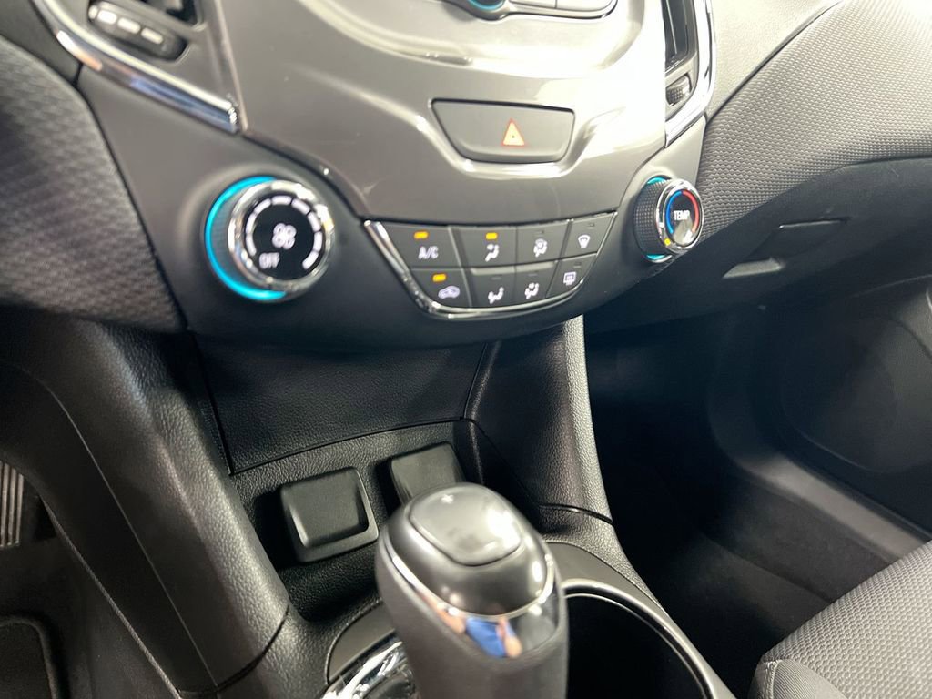 Used 2018 Chevrolet Cruze LT w/ RS Package FWD image 16