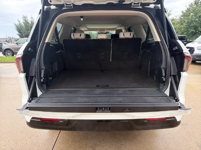 New 2027 Lincoln Navigator L Reserve w/ Jet Appearance Package AWD/4WD image 8