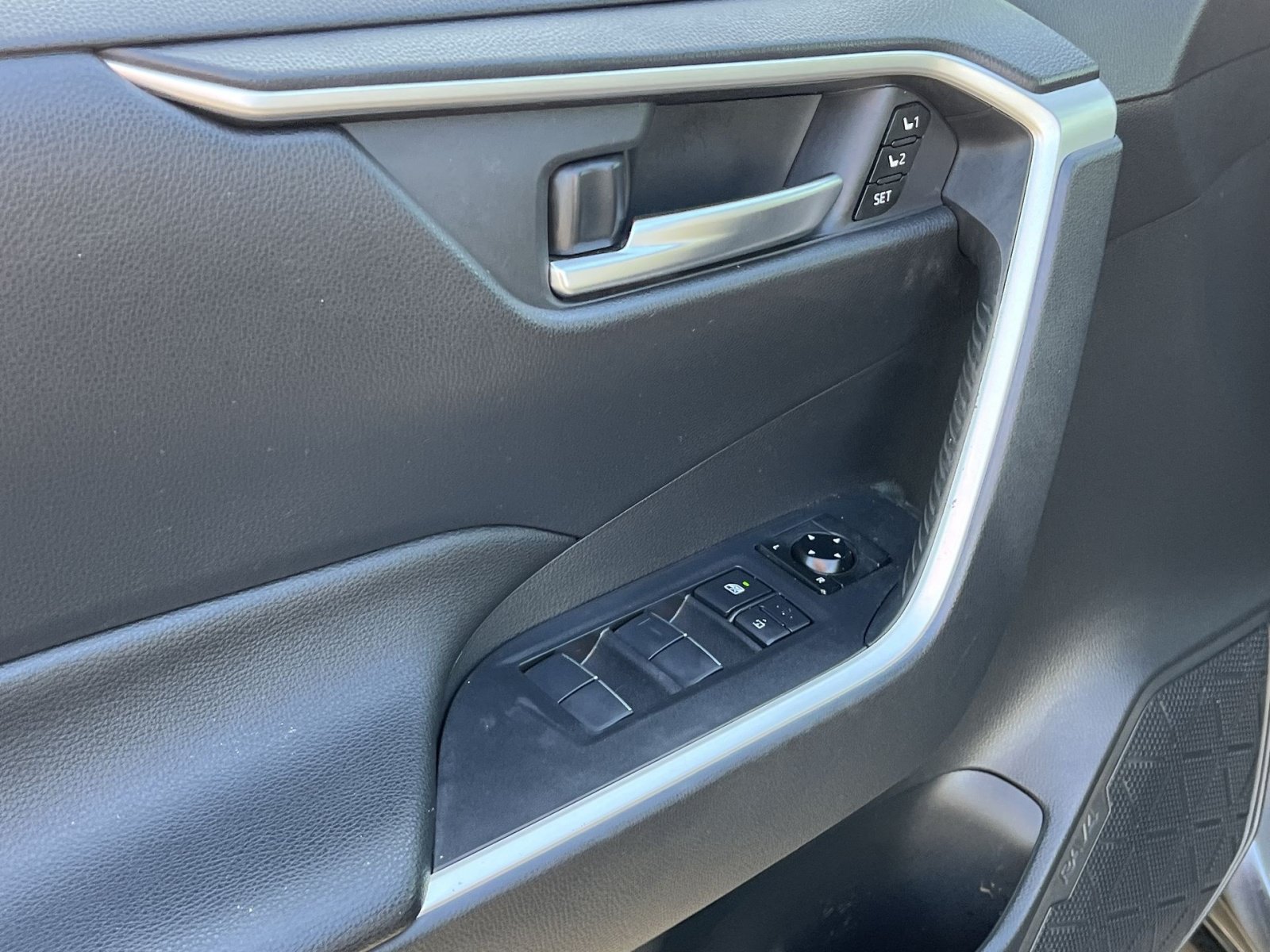 Used 2020 Toyota RAV4 XLE Premium AWD/4WD image 15