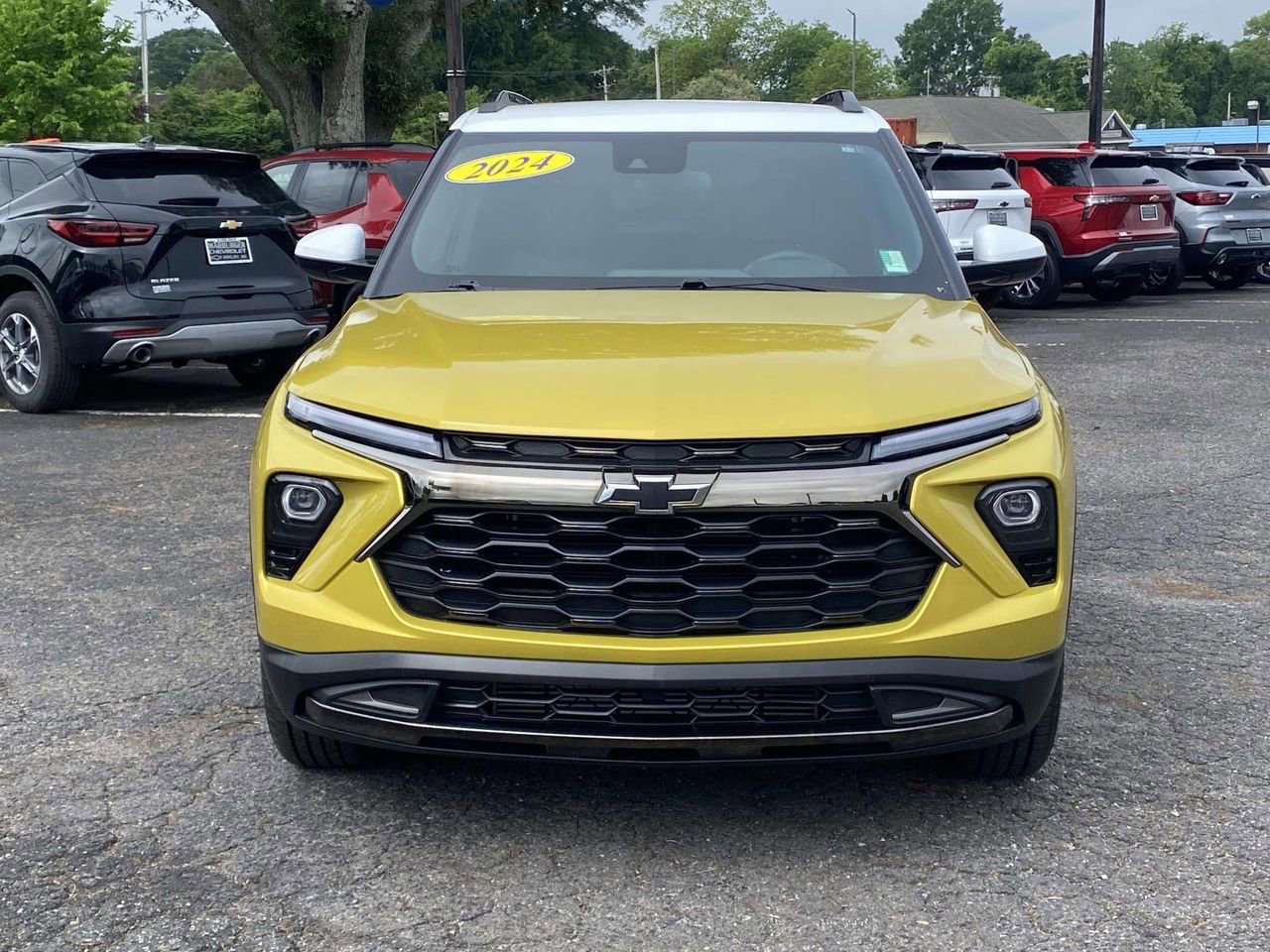Used 2024 Chevrolet TrailBlazer ACTIV w/ Driver Confidence Package FWD image 2