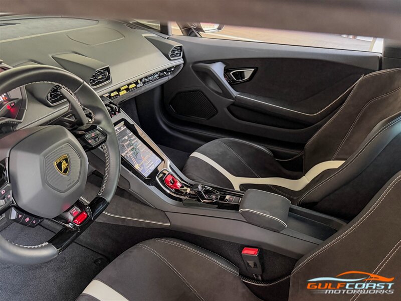 Used 2022 Lamborghini Huracan EVO RWD image 12