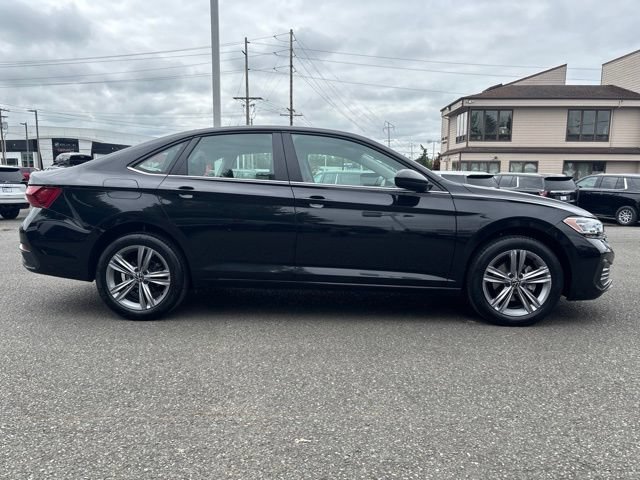 Used 2024 Volkswagen Jetta SE FWD image 6