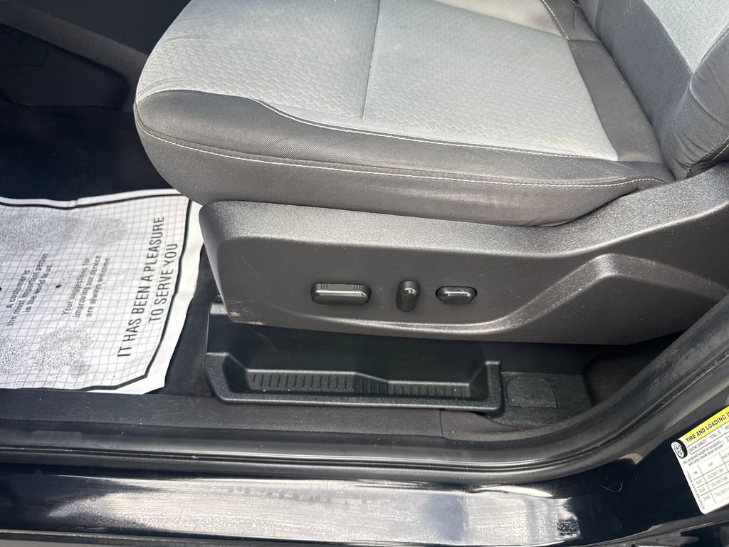 Used 2018 Ford Escape SE w/ Ford Safe & Smart Package AWD/4WD image 29