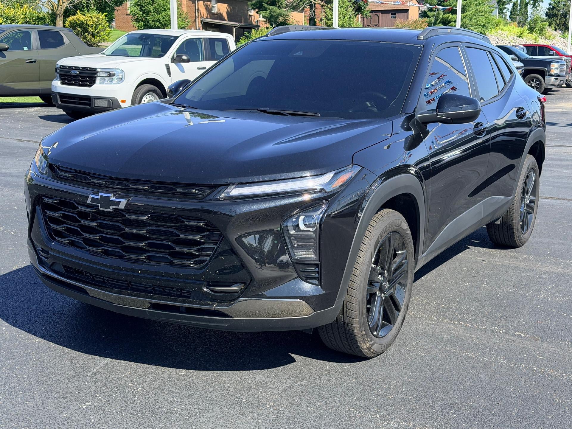 Used 2025 Chevrolet Trax ACTIV w/ Driver Confidence Package FWD image 1
