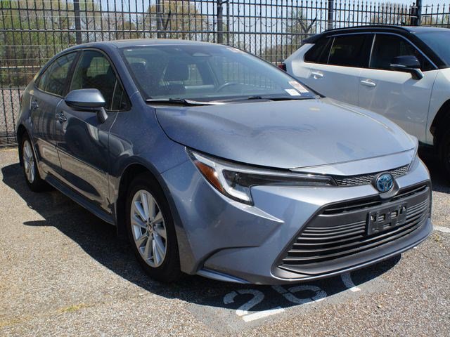 Used 2023 Toyota Corolla LE w/ LE Premium Package FWD image 3