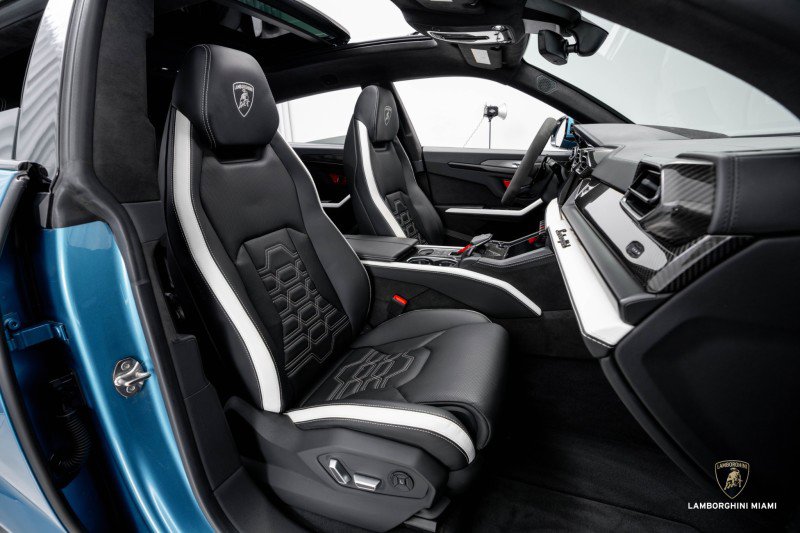 Used 2025 Lamborghini Urus SE image 41