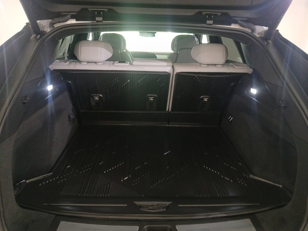 Used 2024 Cadillac Lyriq Luxury w/ LPO, Floor Liner Package AWD/4WD image 9