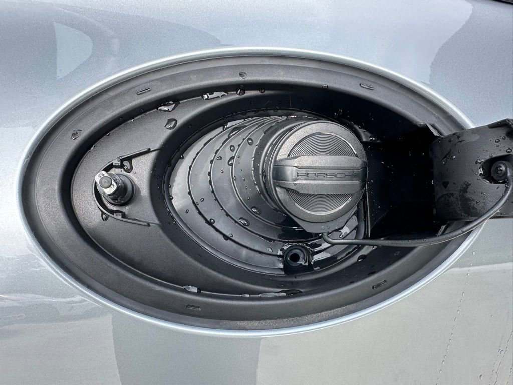 Used 2025 Porsche Panamera image 34