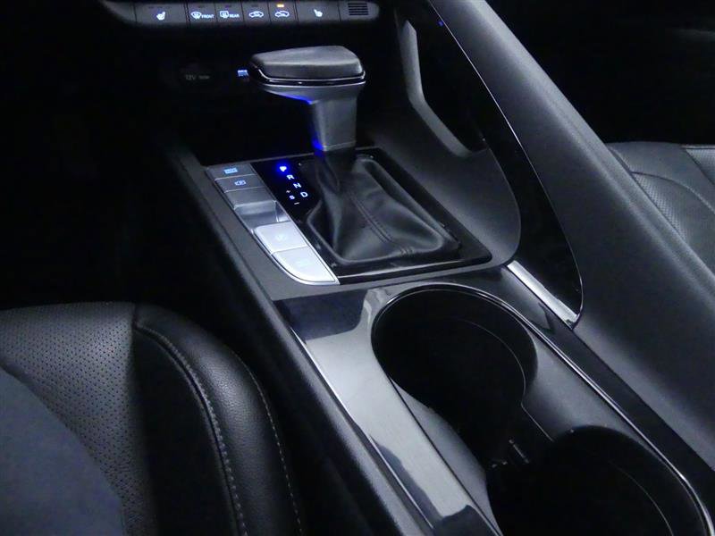 Used 2022 Hyundai Elantra Limited image 16