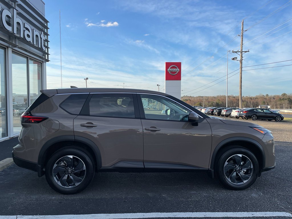 Certified 2025 Nissan Rogue SV image 22