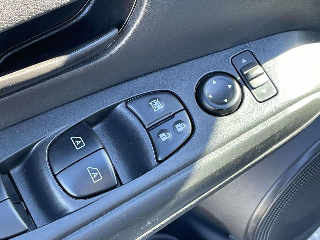 Used 2025 Nissan Kicks Play S image 15