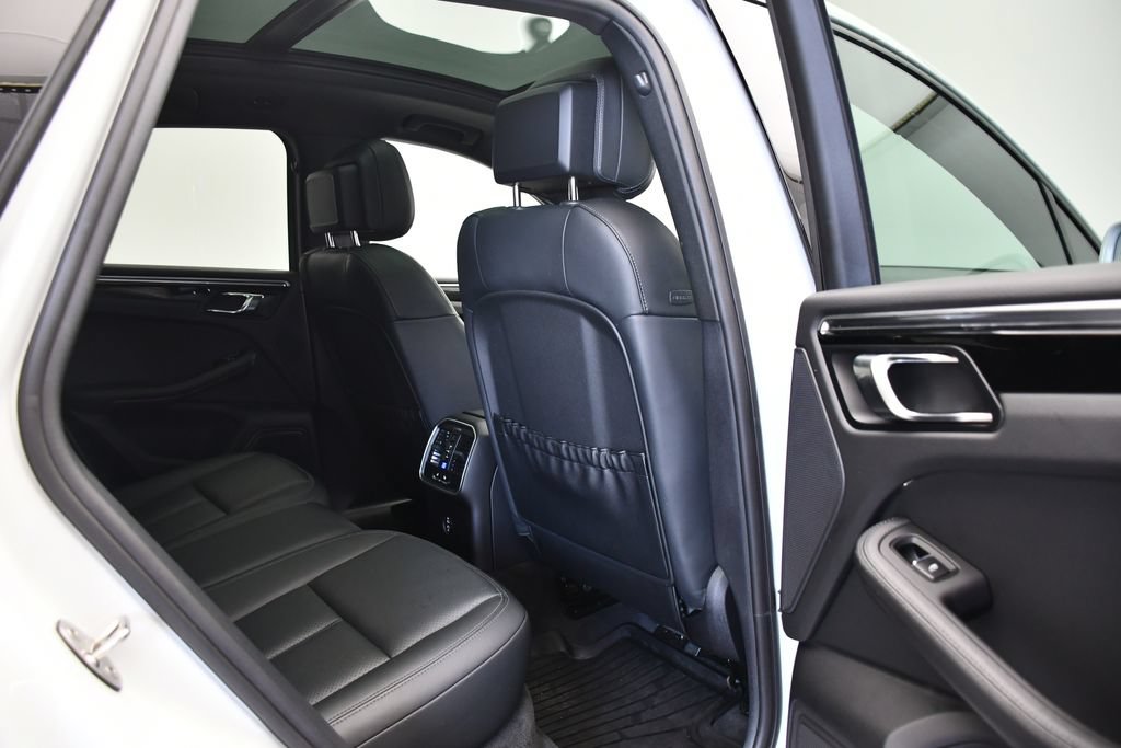 Certified 2023 Porsche Macan AWD/4WD image 45