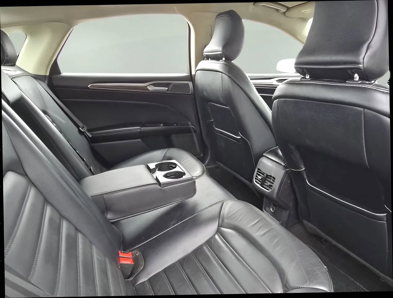 Used 2018 Ford Fusion SE w/ Fusion SE Technology Package image 18