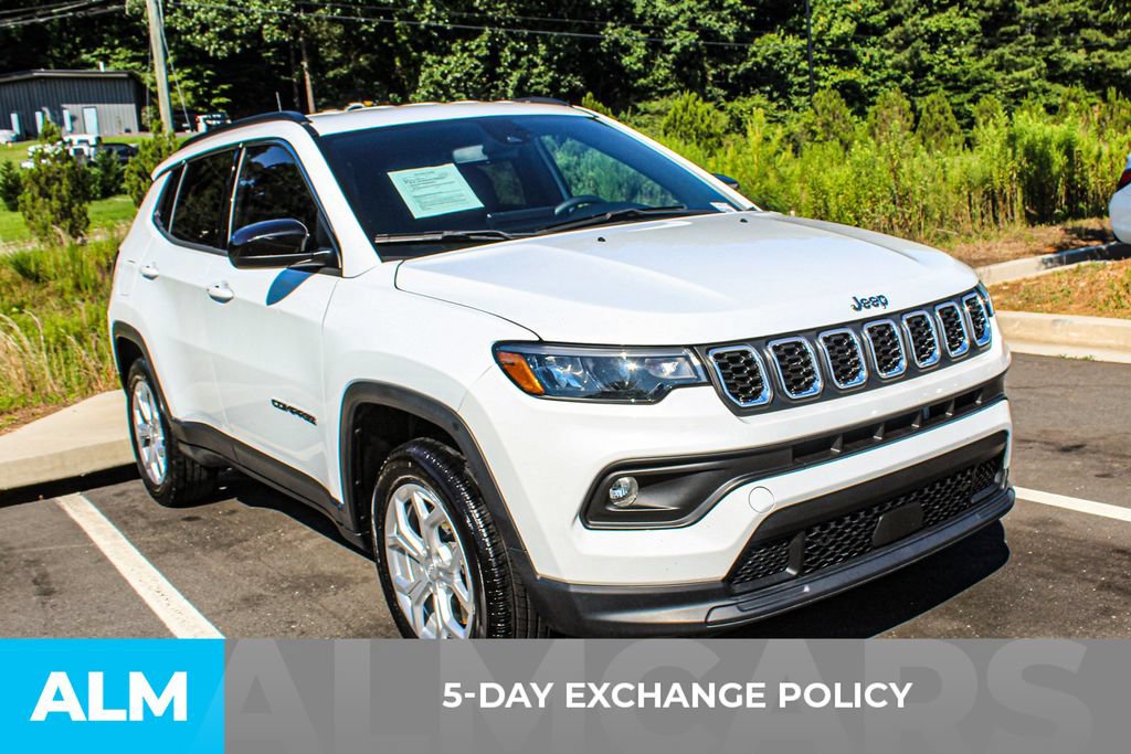 Used 2024 Jeep Compass Latitude AWD/4WD image 3