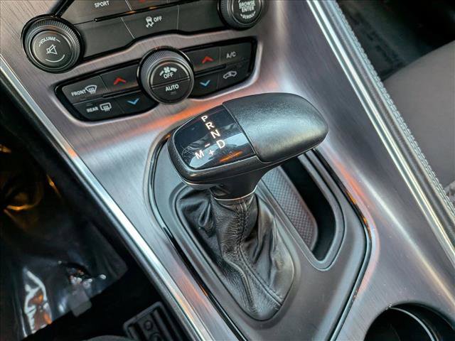 Used 2016 Dodge Challenger SXT image 14