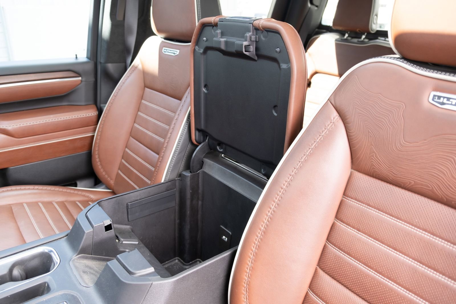 Used 2024 GMC Sierra 3500 Denali Ultimate AWD/4WD image 6